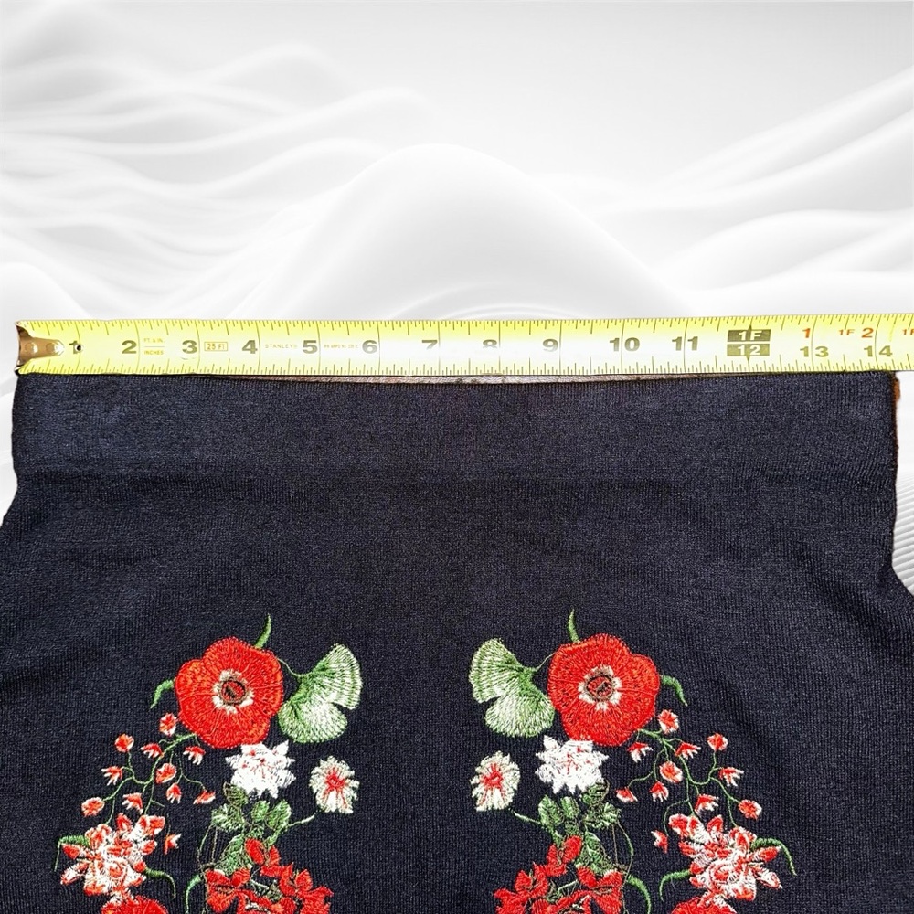 Desigual Knit Fitted Skirt Embroidered Floral Size Small (28x23) - Picture 6 of 10